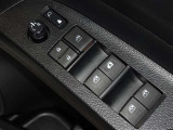 電動格納式ドアミラー・パワーウインドウを装備しています。