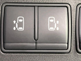 【両側パワースライドドア】スマートキーや運転席のスイッチで後席両側スライドドアの開閉が可能♪電動だから力を入れてドアを開ける必要が無く、小さなお子様でも簡単に開け閉めでき快適です♪