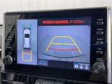 バックモニター付なので後退時に後方が見えるので安心。 車は構造上、死角がたくさんなので万が一を考えると必須ですね。 あくまで補助の為の装備、バックは目視で確認する事が重要ですよ。