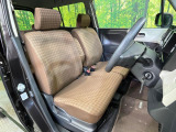 運転席シート廻りは使用感も少なく、良好な状態となっています。丁寧に使われていたことがよくわかりますね。