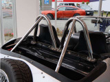 他の中古車販売店とは、異なった商品展開を実現するため、米国・Mitsuoka Motors Americaと連携を取りながらいち早く行動し、需要の先端商品を供給する体制づくりに努めています。
