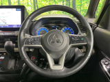 【ステアリングヒーター】冬場に冷たくなりやすい革巻きステアリングを、スイッチ一つで素早く適温に!エアコンよりも早く温まってくれるので、寒い日の運転も快適になりますね♪