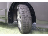 タイヤサイズ 195/65R15。 スタッドレスタイヤを装着しています。