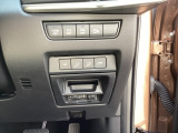 運転席の右下には各種スイッチが搭載されております。座席は運転される方が複数いらっしゃる際に便利なシートメモリー機能ございます!ETCも付属しておりますのので高速道路も簡単にご利用頂けます!