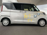 運転席ドアとフェンダーに隙間がございます