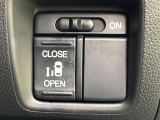 【パワースライドドア】スマートキーや運転席のスイッチでスライドドアの開閉が可能♪電動だから力を入れてドアを開ける必要が無く、小さいお子様でも、重い荷物を持っている時もラクに開け閉めできます♪