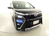【LEDヘッドランプ】・・・消費電力の少ないLEDヘッドランプ。点灯してすぐに最大光量を発揮するのでトンネルなど周囲が急に暗くなった場合でも安心。