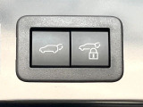 【パワーバックドア】スマートキーや運転席のボタンを押すだけでリアゲートが自動で開閉します!荷物を持っている時や、高い位置にあるバックドアを閉める際に便利な機能です♪