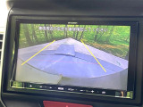 【バックカメラ】駐車時に後方がリアルタイム映像で確認できます。大型商業施設や立体駐車場での駐車時や、夜間のバック時に大活躍!運転スキルに関わらず、今や必須となった装備のひとつです!
