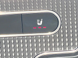 ●フロントシートヒーティング:運転席・助手席共に三段階で調節が可能なシートヒーターを装備しております。季節を問わず快適にご使用いただけます。