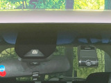 【ホンダセンシング】走行中に前方の車両等を認識し、衝突しそうな時は警報とブレーキで衝突回避と被害軽減をアシスト。より安全にドライブをお楽しみいただけます。