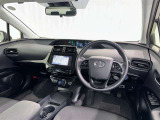 運転席まわりです。 各操作スイッチは使いやすい位置に配置されてます。
