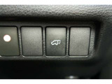 【パワーバックドア】車内に設置したスイッチやパワーバックドアのスイッチを押すことで、リアゲートの開閉が自動!!