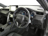 SUVならではの見晴らし良い運転視界で快適なドライブをお楽しみいただけます。