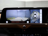 パノラミックビューモニター付きです。車両を上から見たような映像をディスプレイオーディオ画面に表示。運転席からの目視だけでは見にくい、車両周辺の状況をリアルタイムでしっかり確認できます。