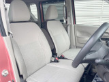 運転席まわりには十分なスペースがあり、大柄な方でもゆったり運転していただける環境です。