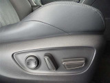 パワーシート搭載。微妙な調整が手軽にでき、ピッタリのポジションで運転することが可能です。