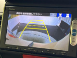 【バックカメラ】駐車時に後方がリアルタイム映像で確認できます。大型商業施設や立体駐車場での駐車時や、夜間のバック時に大活躍!運転スキルに関わらず、今や必須となった装備のひとつです!