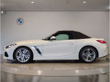 BMWではロングホイールベースの採用をしており、すべての車種に適用され、走行中の安定感の向上されております。また室内空間の広さにも貢献しております。