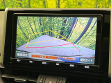 【バックカメラ】駐車時に後方がリアルタイム映像で確認できます。大型商業施設や立体駐車場での駐車時や、夜間のバック時に大活躍!運転スキルに関わらず、今や必須となった装備のひとつです!