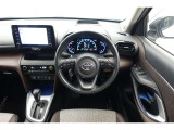 スポーティームード溢れる運転席周りですね。 クイックなドライビングに対応できるよな運転席回りになっています。 ドライブがますます楽しくなりますね!