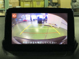 ご覧のように後方の死角をサポートしてくれるバックカメラ付きとなっております☆
