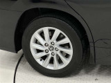 タイヤサイズは205/60R16!純正アルミホイール!残り溝は5ミリ程度です!