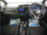運転にかかわる様々な操作を安全に行えるように視点移動が少なく、操作性に配慮されたスイッチ類が凝縮されたコクピットです。