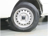 タイヤサイズは【145/80R12 80/78N-LT】です☆