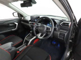 シンプルで使いやすいデザインの運転席です。