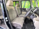 運転席シート廻りは使用感も少なく、良好な状態となっています。丁寧に使われていたことがよくわかりますね。