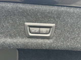 電動リアゲート装備。バンパー下でのキックオープン&クローズ機能も装備です。