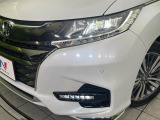 【LEDヘッドライト】悪天候や夜間走行時も良好な視界を確保し安心して運転できる高輝度LEDヘッドライトを装備!点灯速度が早く、消費電力も抑えられています。