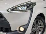 【LEDヘッドライト】悪天候や夜間走行時も良好な視界を確保し安心して運転できる高輝度LEDヘッドライトを装備!点灯速度が早く、消費電力も抑えられています。