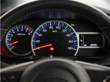 液晶に、クルマからのさまざまな運転情報を表示。