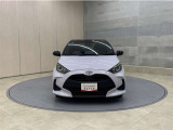お車購入のポイントとなるフロントマスクです!シャープな目つきが印象的なデザインのヘッドランプです。