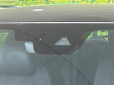 【i-ACTIVESENSE】走行中に前方の車両等を認識し、衝突しそうな時は警報とブレーキで衝突回避と被害軽減をアシスト。より安全にドライブをお楽しみいただけます。