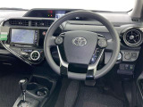 運転席まわりです。 各操作スイッチは使いやすい位置に配置されてます。