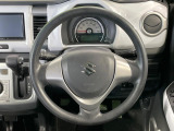 インテリアに合わせたデザインのステアリングは、運転される方のことも考え、運転しやすい形状、大きさです。是非一度、実際に触ってお確かめください。