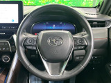 【純正革巻きステアリング】上質な革を使用することで、手にしっかり馴染みとても運転しやすいハンドルです♪