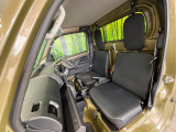 ドライバーによって運転しやすいポジションは異なり、あの車はどうなのか不安なこともありますよね。気になるお車は店頭で乗り込んでご確認いただけます♪