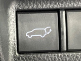 【パワーバックドア】スマートキーや運転席のボタンを押すだけでリアゲートが自動で開閉します!荷物を持っている時や、高い位置にあるバックドアを閉める際に便利な機能です♪