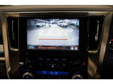 バックモニターがあれば車庫入れ時など、後ろが確認できて安心です。運転に自信がない方にはおすすめの装備です。ただし、バック時目視での確認も忘れずに。