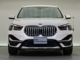【キドニーグリル】BMWの代名詞。一目見ただけでBMWであると認識できる確固たるアイコンとして存在感を放ちます。