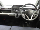 ぜひ展示車の運転席に座ってみてください。