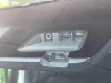 【三菱e-Assist】走行中に前方の車両等を認識し、衝突しそうな時は警報とブレーキで衝突回避と被害軽減をアシスト。より安全にドライブをお楽しみいただけます。
