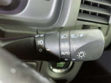 【オートライト】車外の明るさに応じて、自動的にライトの点灯・消灯をしてくれます。