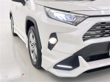 フォグランプ装着車です。暗い夜道の車両前方を明るく照らします