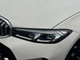 LEDヘッドライト。先進のLEDテクノロジーを採用。照射される白色光の周波特性は太陽に近く、バイキセノンヘッドライトを上回るコントラストでさらに明るく輝きます。悪天候の日でも優れた視認性を発揮します。