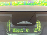 【トヨタセーフティセンス】走行中に前方の車両等を認識し、衝突しそうな時は警報とブレーキで衝突回避と被害軽減をアシスト。より安全にドライブをお楽しみいただけます。